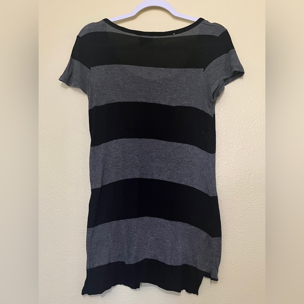 Women’s Black Striped Short-Sleeve T-Shirt, size M